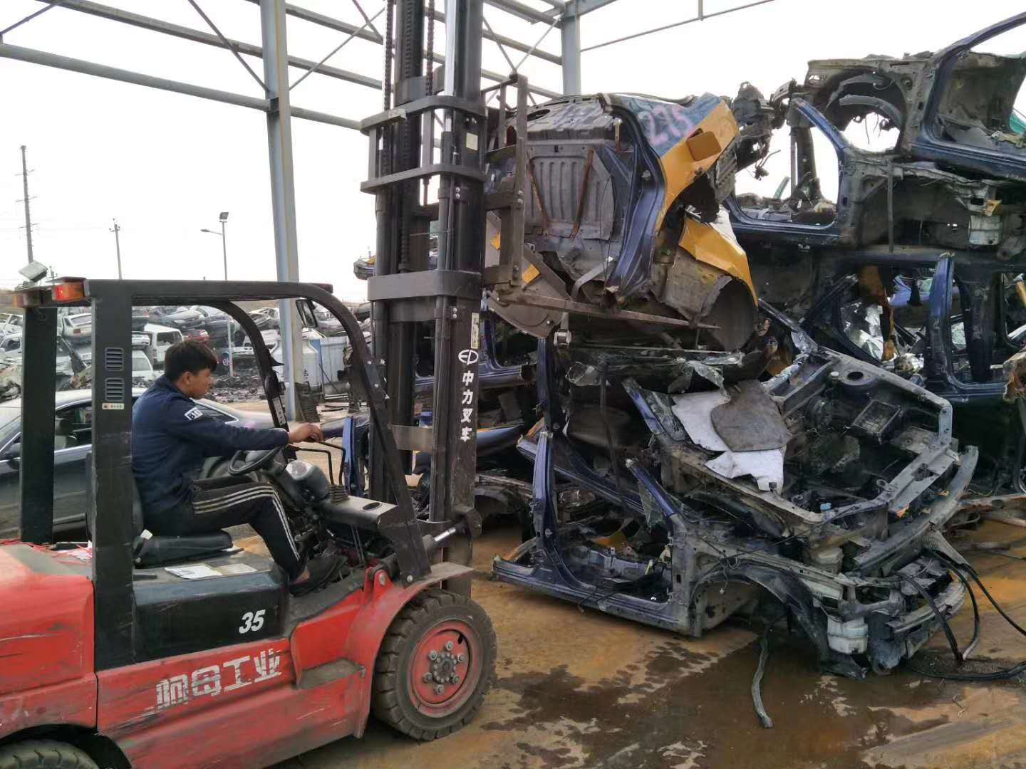 广州报废车回收拆解现场